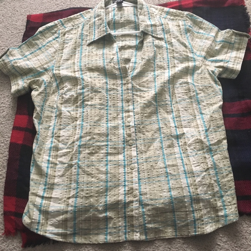 Short sleeve button down shirt.